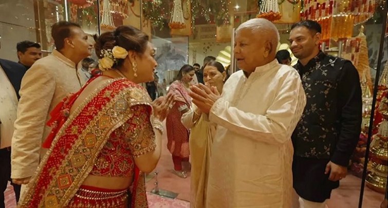  Lalu Prasad arrived with his family at Anant-Radhika's wedding.