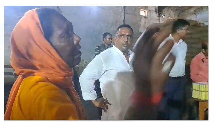 action mai khadya aapurti mantri banna gupta 