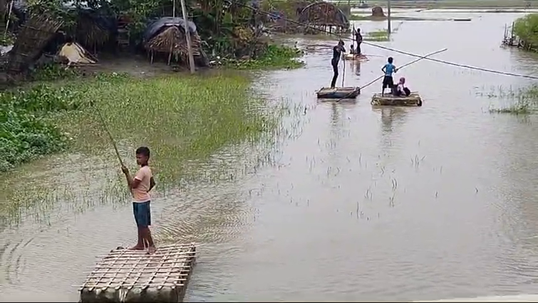 Boat carrying children in flood in Purnia