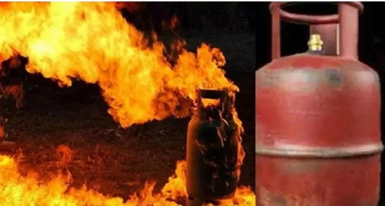  10 people badly burnt due to cylinder fire