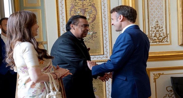  Mukesh Ambani met the President of France