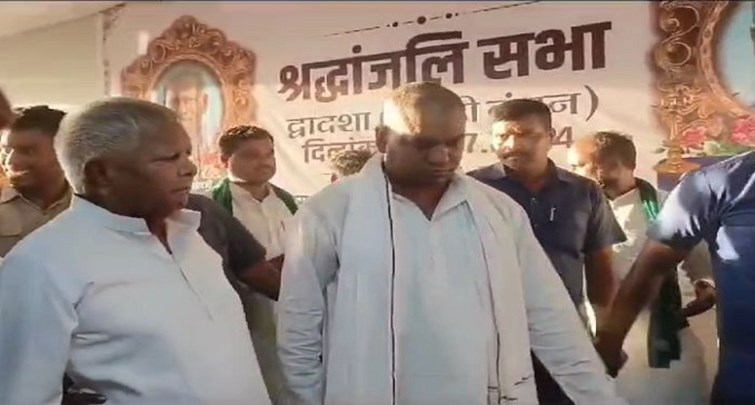  RJD supremo Lalu Prasad reached Darbhanga and met Mukesh Sahni.