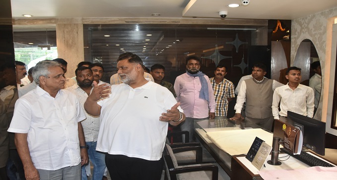 MP Pappu Yadav reached Tanishq showroom after the robbery