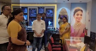 Minister Lacey Singh reached Tanishq Jewelery showroom of Purnia