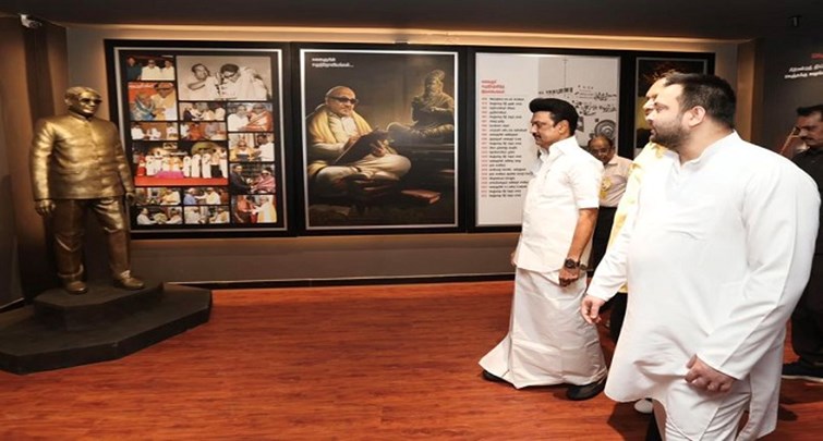  Tejashwi Yadav paid tribute to M. Karunanidhi