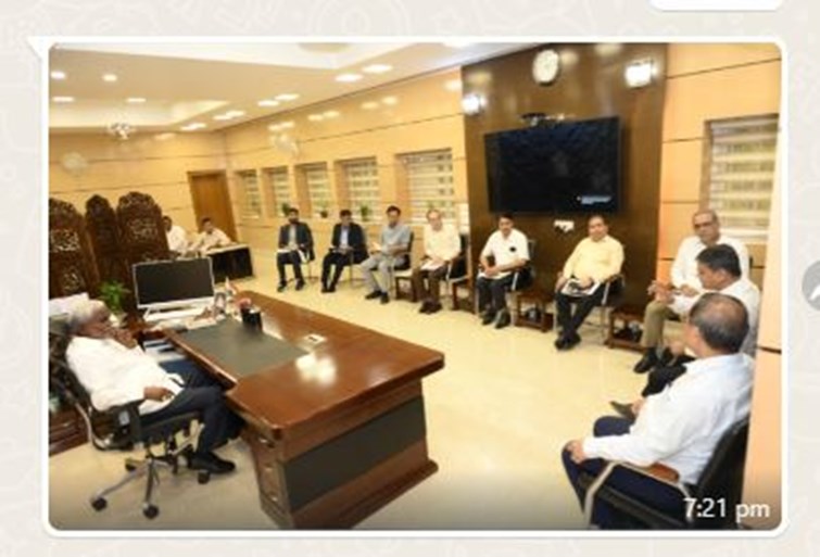 cm ne jssc adhyaksh ke saath ki uch stariye baithak