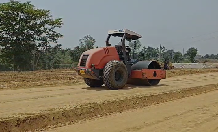 Bokaro me road construction ka kaam adhura