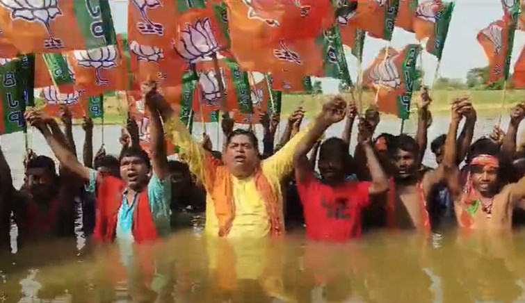 BIJLI, PANI KI SAMASYA SE LOG PARESHAN
