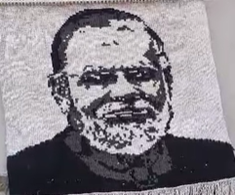  PM Modi's picture made with thread