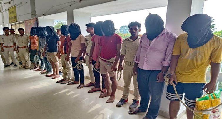 Sitamarhi police arrested 10 dacoits