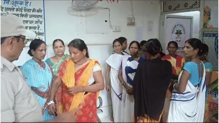 PALAMU ME KAM VETAN DIYA JA RHA 