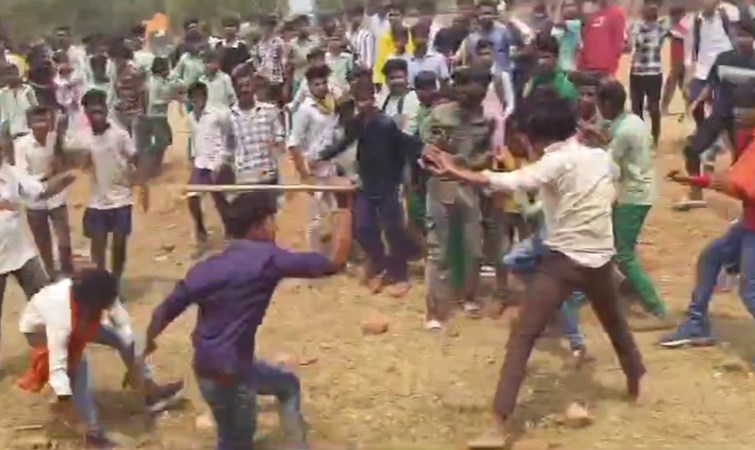 Student groups clashed in Garhwa