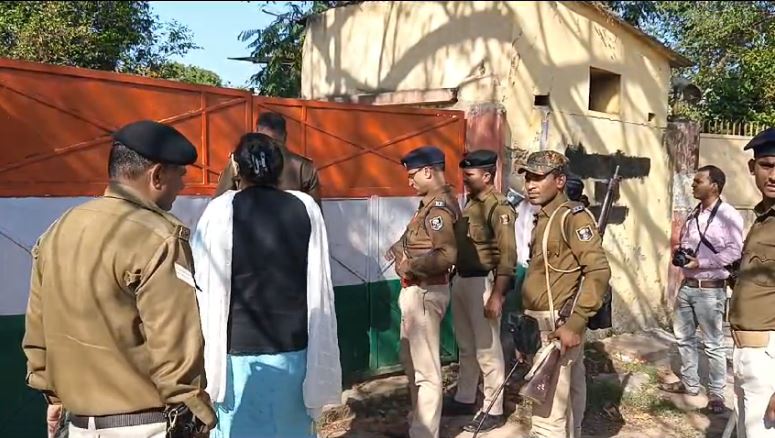 Government quarter was forcibly vacated in Jehanabad, a person had occupied it for many years