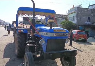 Police seized two tractors engaged in illegal sand business in Dhanbad, police engaged in investigation.