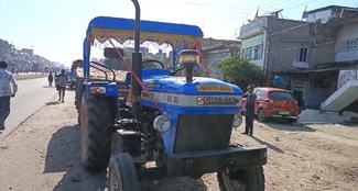 Police seized two tractors engaged in illegal sand business in Dhanbad, police engaged in investigation.