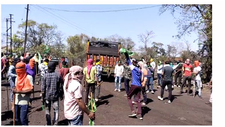 dhanbad mai do pakshon mai jamkar bawal 