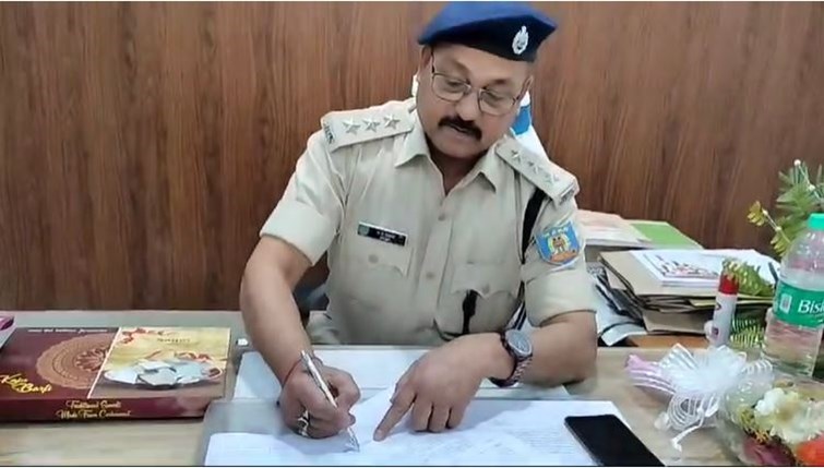 SDPO automatically took charge and said that a better society can be established only with better coordination between police and public.