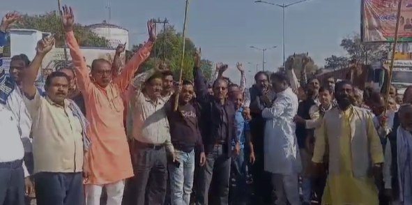 Agitators demanding to give respect by making the pension list public, started one day economic blockade