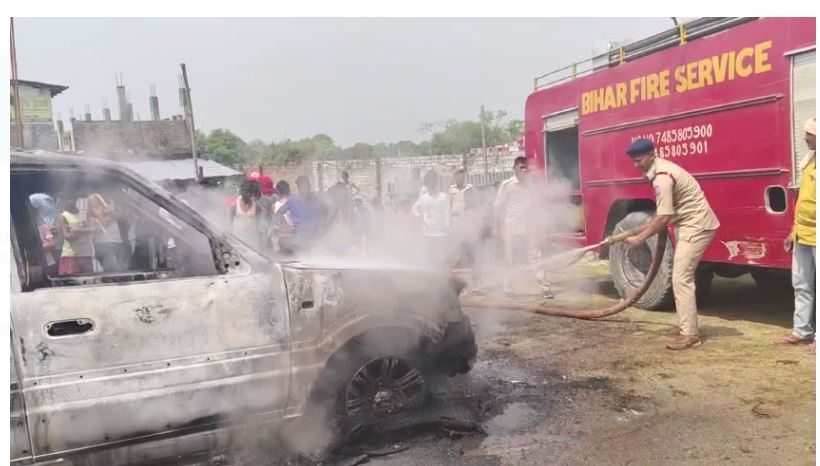 bhagalpur mai chalti school van mai lagi aag 