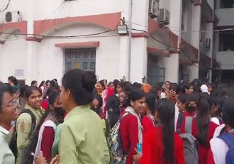  JD Women's College students expressed their pain