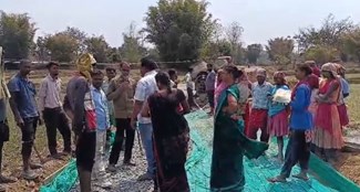 Villagers protested against poor road construction, stopped the work