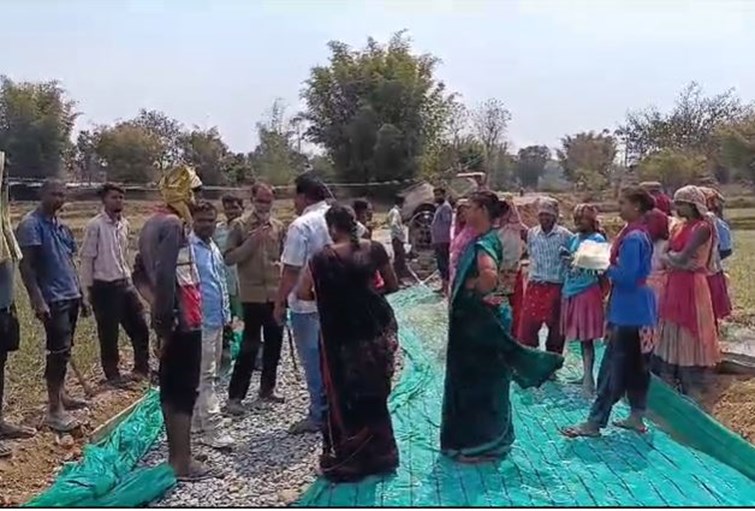 Villagers protested against poor road construction, stopped the work