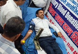 Deputy Commissioner inaugurated the camp by donating blood, DDC, Trainee IAS and Civil Surgeon also donated blood.