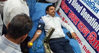 Deputy Commissioner inaugurated the camp by donating blood, DDC, Trainee IAS and Civil Surgeon also donated blood.