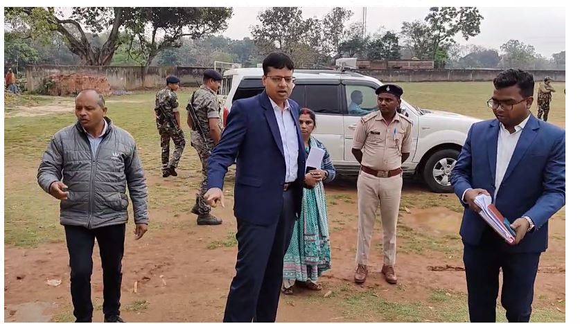 nirwachan padadhikari ne buth ka kiya nirikshan 