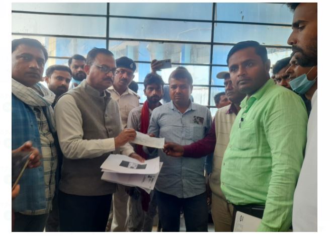 supoul mai pul ka slab girne se bada hadsa maamla 