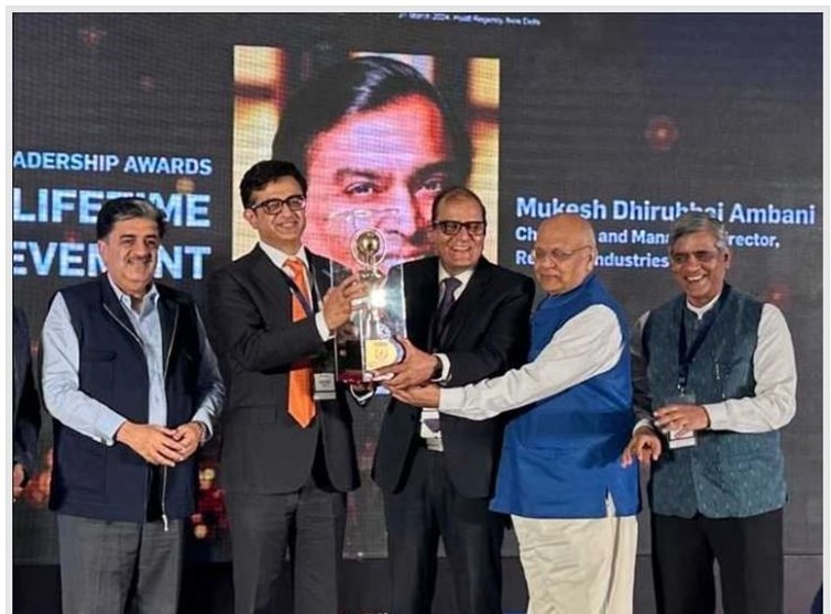 mukesh ambani ko mila 'lifetime achievment award'