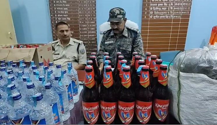  Three arrested with ganja and liquor 