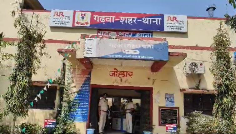 Police recovered 200 illegal beer bottles from a house in Batasa Patti of Garhwa city.