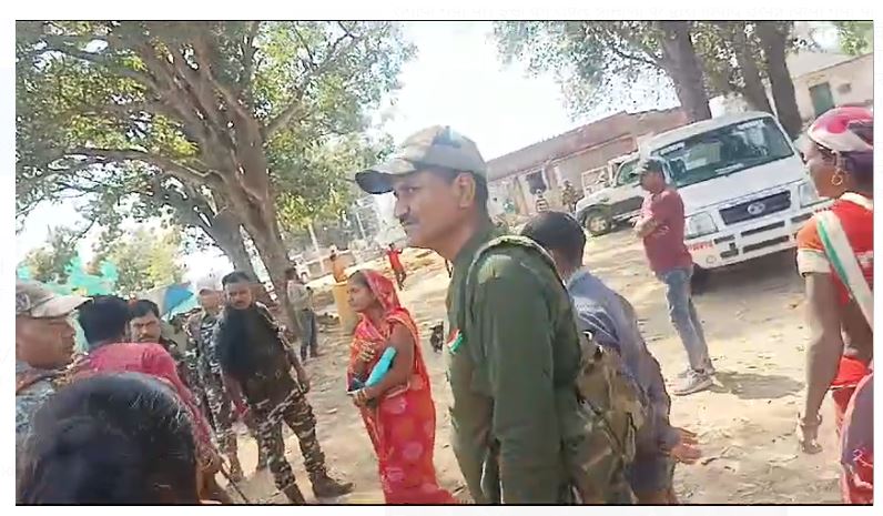 baundri vivad ko suljhane gayie police per hamla 