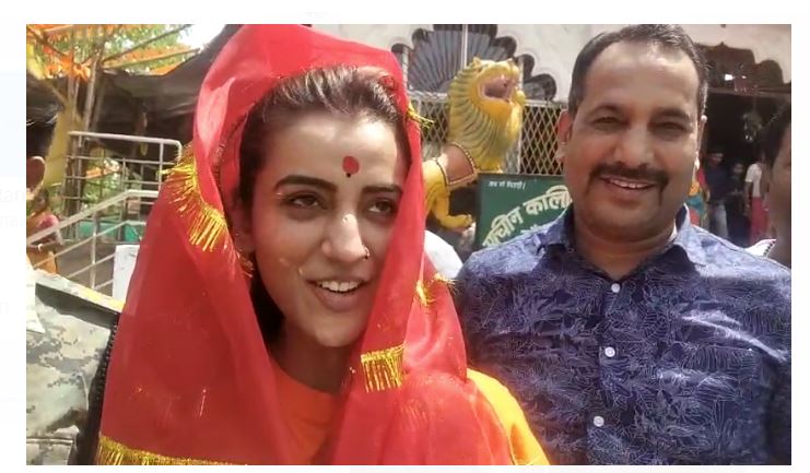 bhojpuri actres akshra singh pahunchi diudi mandir 