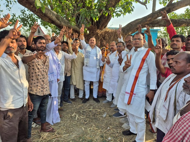 JDU leaders campaigned in favor of NDA candidate Shambhavi Chaudhary from Samastipur Lok Sabha seat, party leader Chhotu Singh invited people to atten