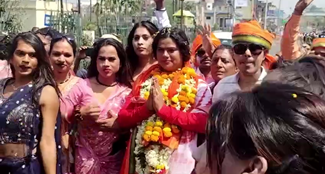 Transgender in the electoral fray: Third gender Sunaina Singh nominated from Dhanbad seat, supporters present in large numbers.