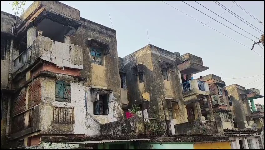 Evacuate the house: 17 blocks in Sector 12 E of Bokaro Steel City declared damaged, management will demolish them.