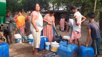 Severe shortage of water: Trouble due to water shortage in Seraikela, people have to travel long distances to get water.