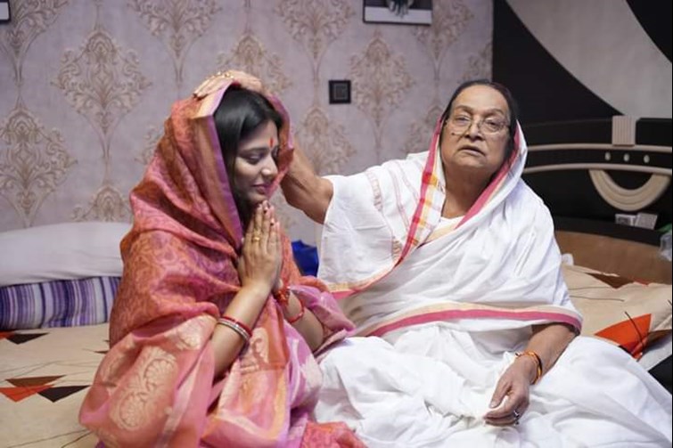 Dhanbad election battle: Anupama Singh shows strength, meets Chamcham Devi and seeks blessings for victory