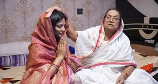 Dhanbad election battle: Anupama Singh shows strength, meets Chamcham Devi and seeks blessings for victory