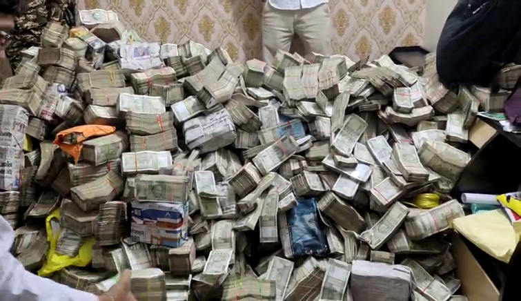 45 crore cash, several kilos of gold recovered: Raid on Sanjeev Lal's premises in Ranchi, Minister alamgir alam said - had kept PS after seeing the ex