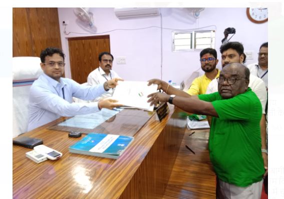 lobin hembrum ne rajmahal se kiya parcha dakhil