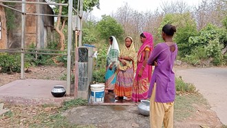 This Panchayat of Jharkhand is struggling with water shortage, women forced to wander from door to door