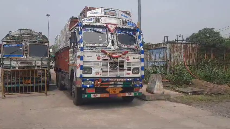  fish business continues in nirsa: truck seized loaded with fish