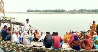 Re-polling taking place at two booths: Re-polling at two booths in Khagaria, voters crossing the river by boat, enthusiasm among half the population t