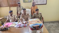  Explosives recovered from the house: Police got a big success in Seraikela, a person was caught with explosives and loaded pistol.