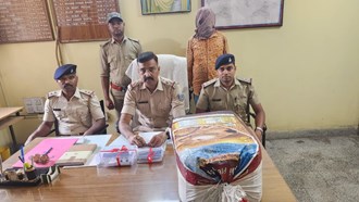  Explosives recovered from the house: Police got a big success in Seraikela, a person was caught with explosives and loaded pistol.