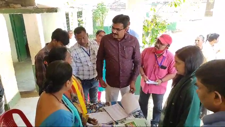 Jharkhand Loksabha Election 2024: Chief Electoral Officer took stock of polling stations in Latehar, voting is to be held on May 20