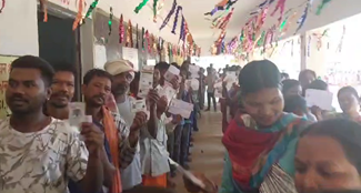  Enthusiasm of voters in Maoist stronghold: Voters of Budha Pahad are voting after 35 years, fear of Maoists is over